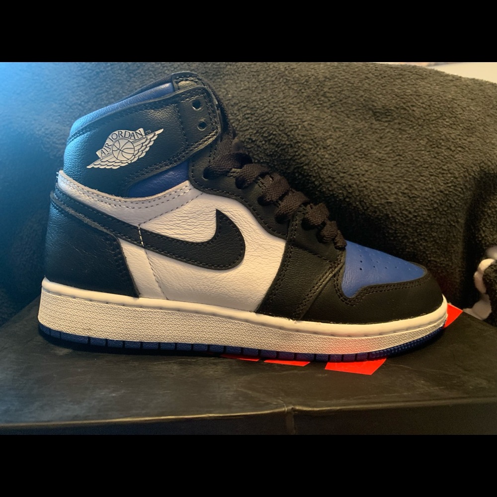 Air Jordan 1 Retro OGs Gs Like New!